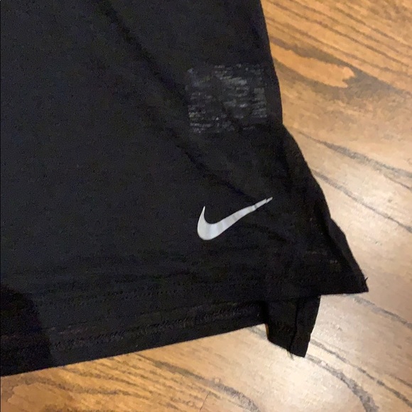 Bundle of Four Nike dri-fit Nike breathe tanks - Picture 7 of 16